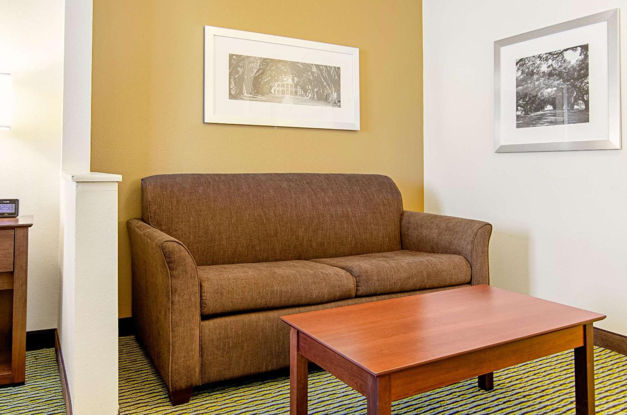 גונזלס Quality Inn & Suites Near Tanger Outlet Mall מראה חיצוני תמונה