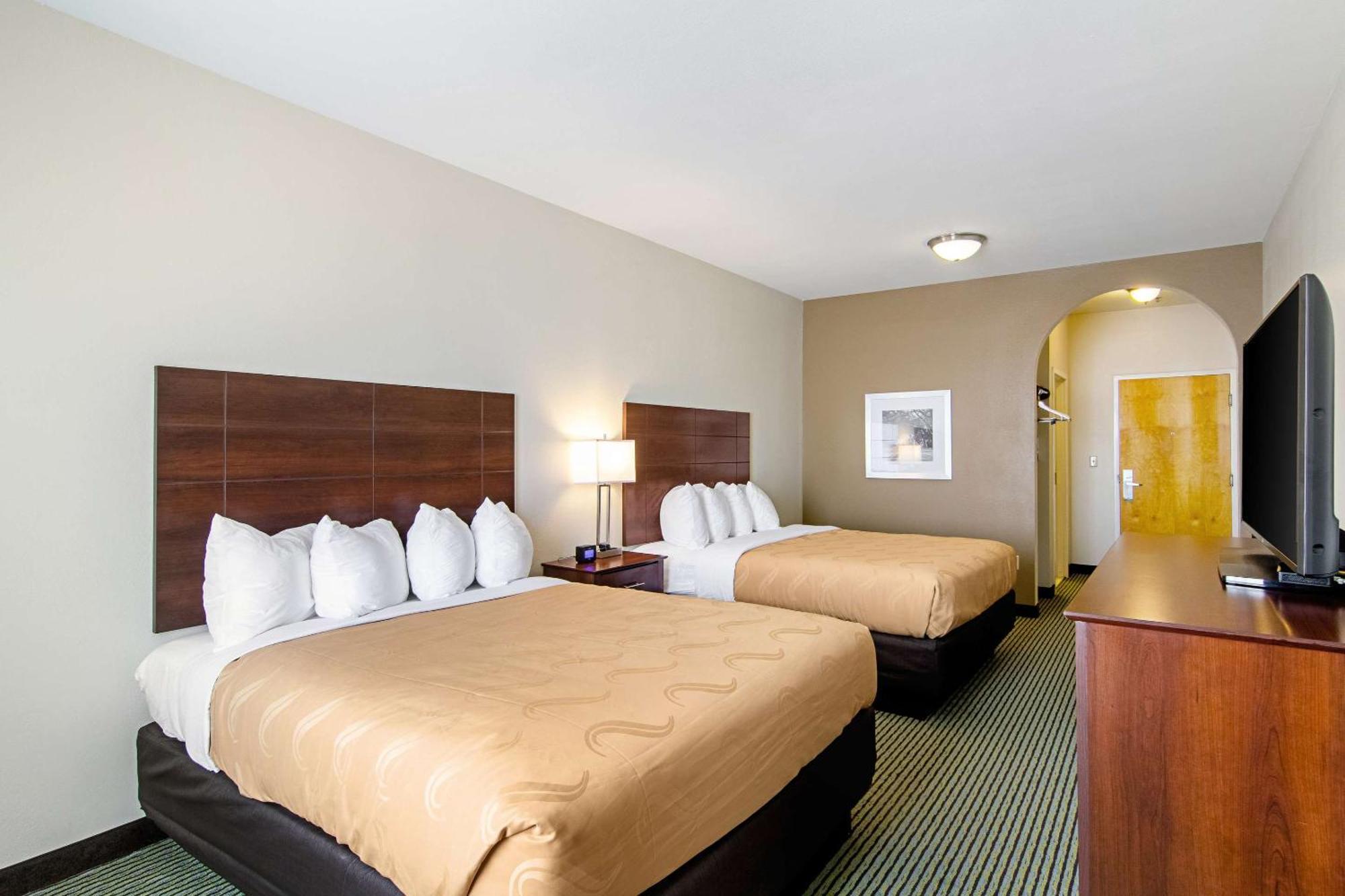 גונזלס Quality Inn & Suites Near Tanger Outlet Mall מראה חיצוני תמונה