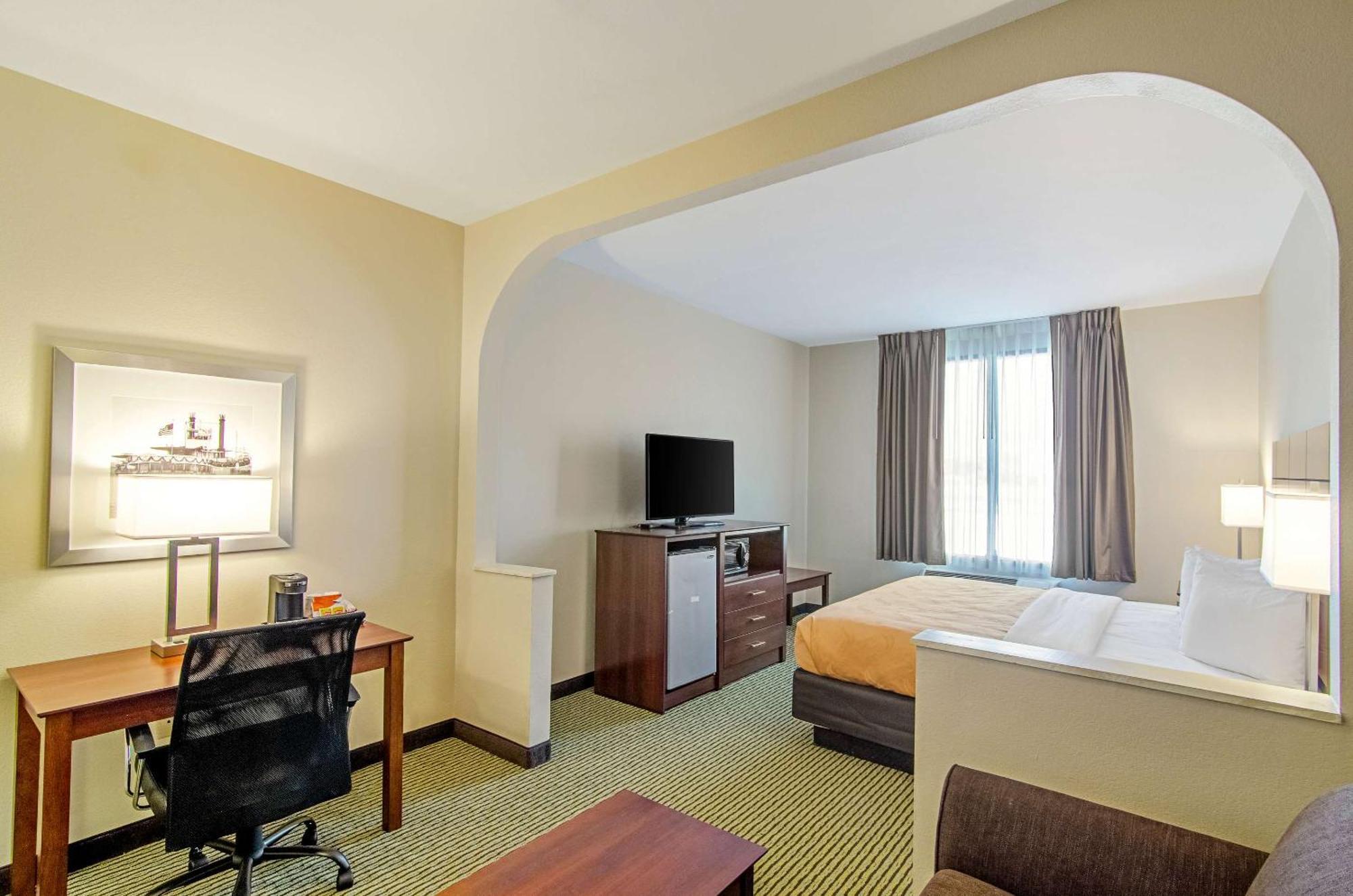 גונזלס Quality Inn & Suites Near Tanger Outlet Mall מראה חיצוני תמונה