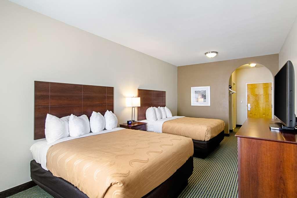 גונזלס Quality Inn & Suites Near Tanger Outlet Mall חדר תמונה